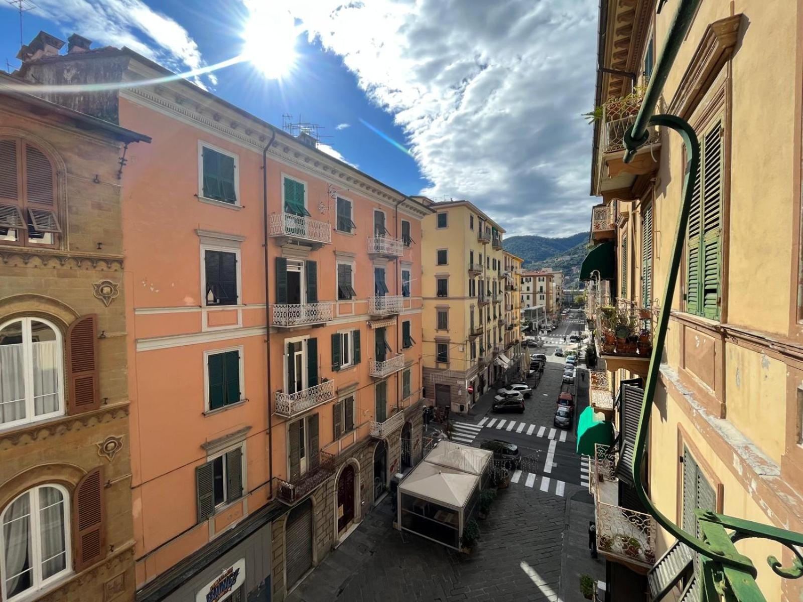 Centrale Ampio Appartamento 5 Minuti Stazione Cinque Terre 斯培西亚 外观 照片