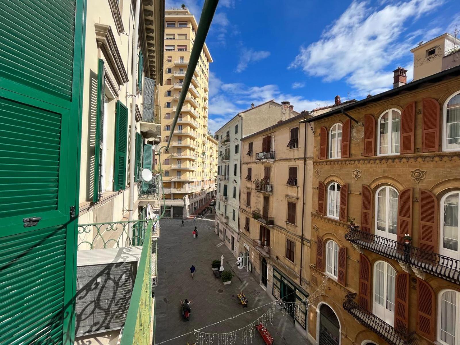 Centrale Ampio Appartamento 5 Minuti Stazione Cinque Terre 斯培西亚 外观 照片
