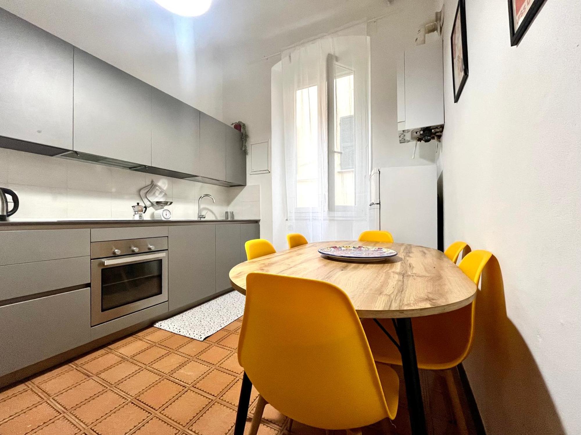 Centrale Ampio Appartamento 5 Minuti Stazione Cinque Terre 斯培西亚 外观 照片